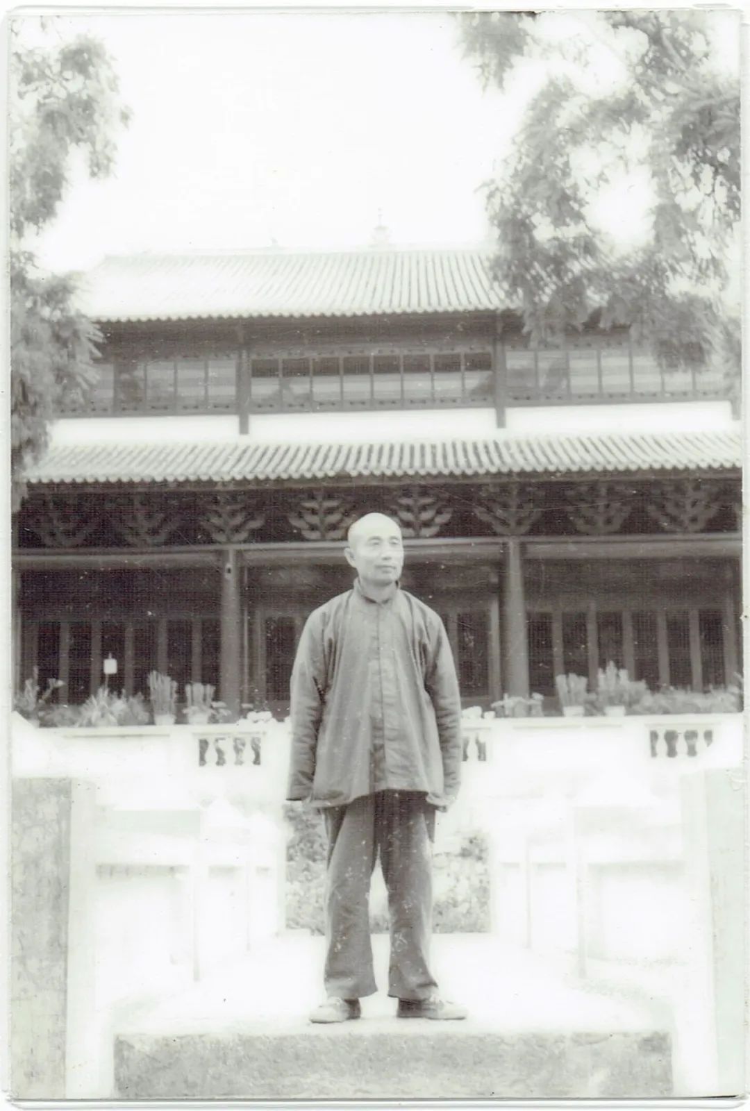 04-1977年传印长老于广东南华寺.jpg