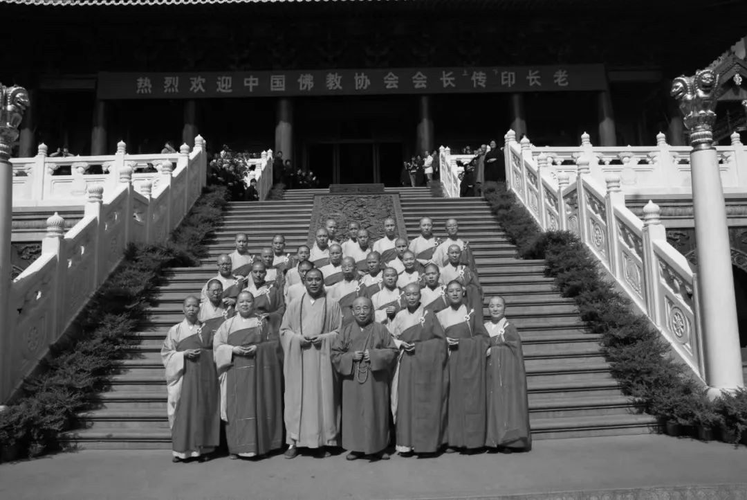 6-2010年10月21日慧明大和尚接待来寺考察的中国佛教协会会长传印长老.jpg