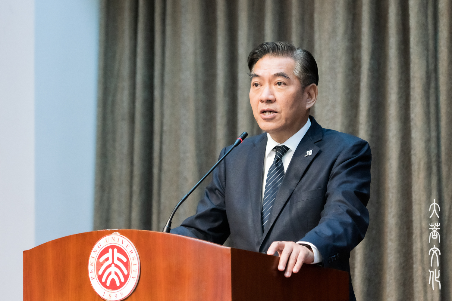  5 He Risheng, CEO, delivers a speech. jpg