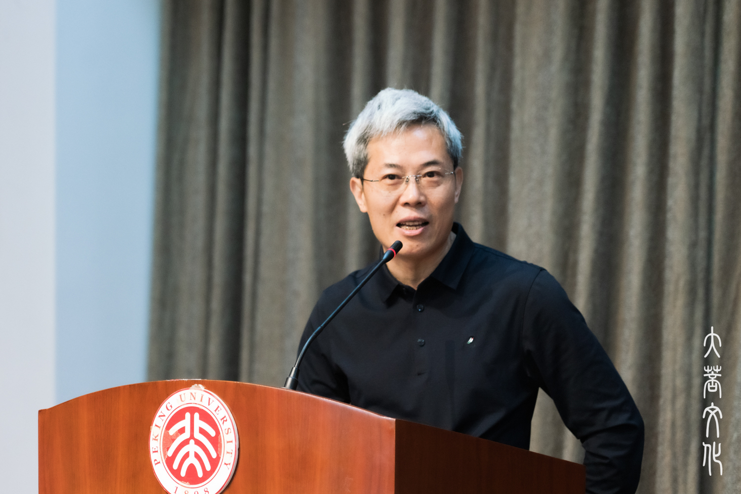 7 Director Zhang Fenglei delivers a speech. jpg