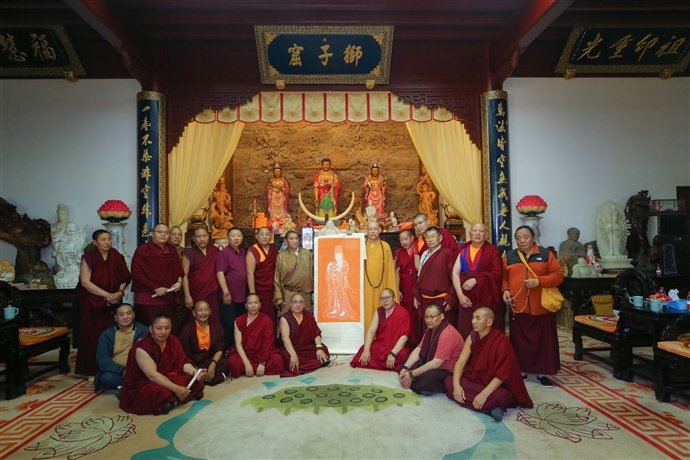 中国佛教协会副会长、西藏佛学院院长珠康·土登克珠活佛一行参访普陀山